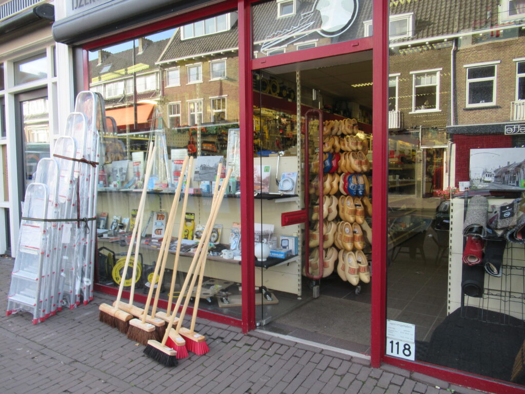 Voorzijde winkel DHZ Speelmans